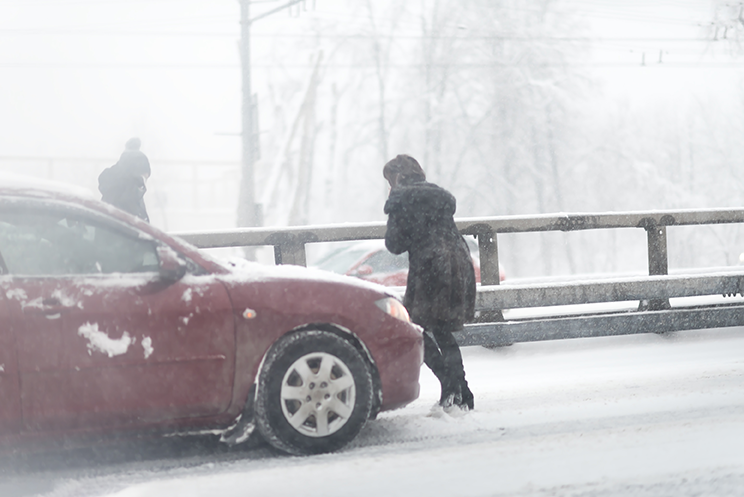 auto collision in the winter